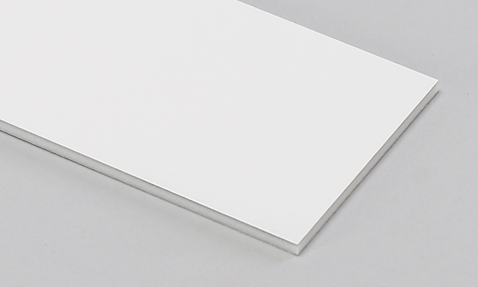 アルミ複合板（白） - 白（片面艶有）｜アクリル板ならアクリルアイ