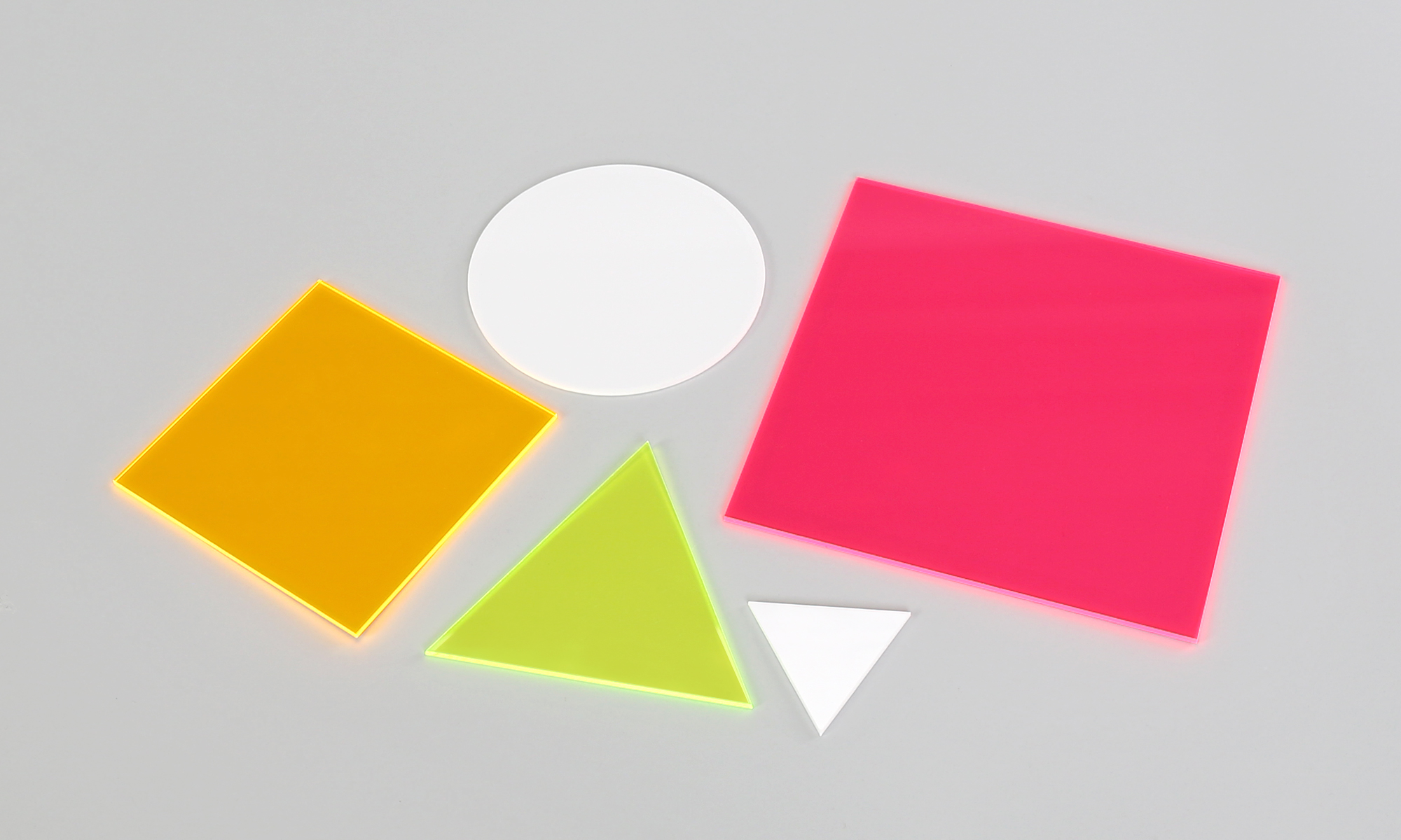 アクリルパーツ（【正方形】2mm：カラー1〜3）｜アクリル板ならアクリルアイ